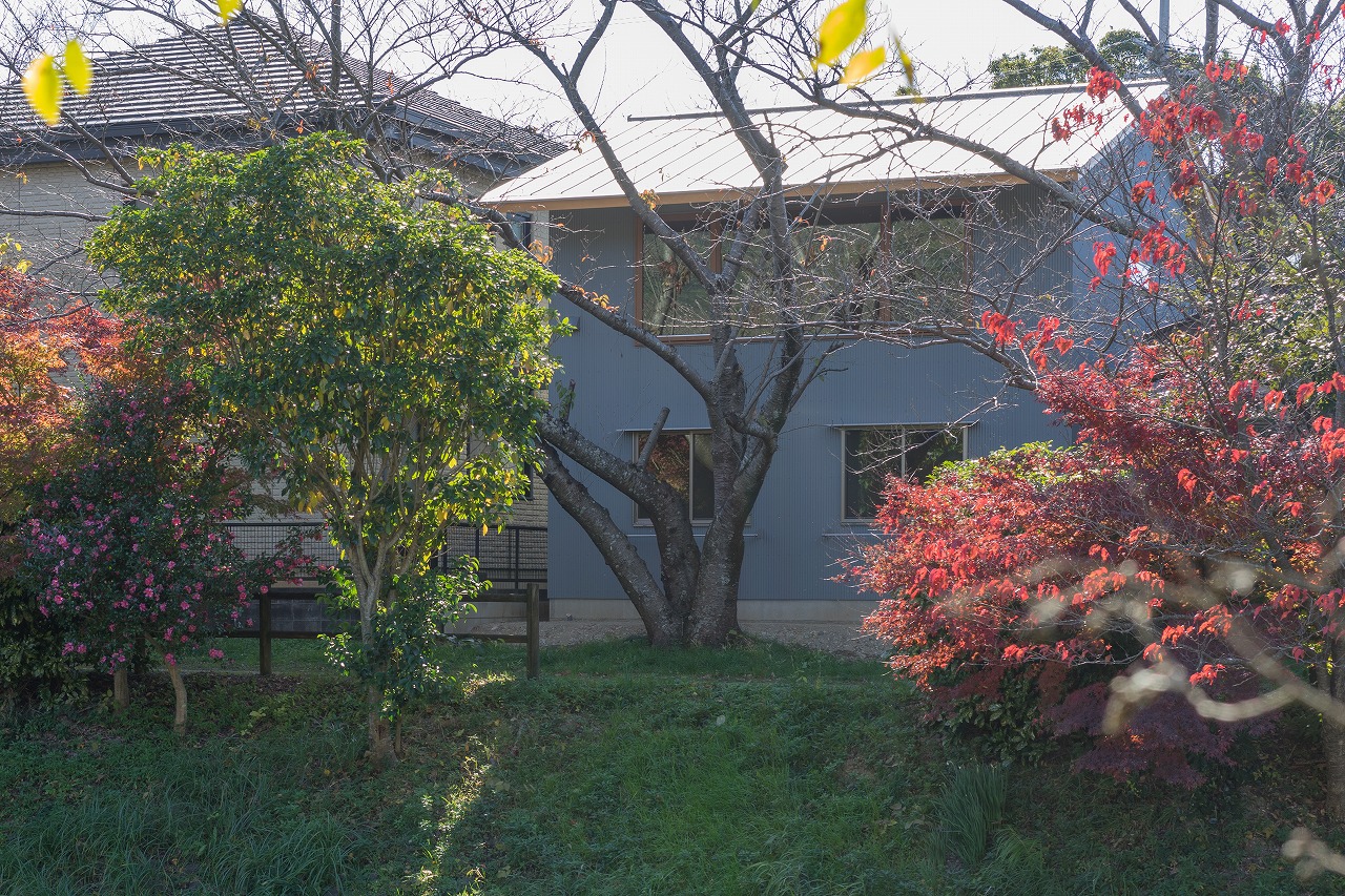 朝倉川沿いの家